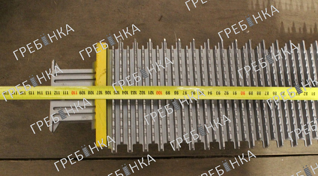 Паллета траволатора L=1138мм (1000мм) алюминиевая серая с желтыми линиями 243001 Schindler